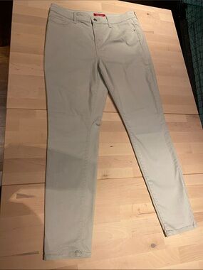 Guess Women's Chinos in Light Green